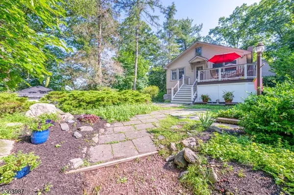 6 Maugtaug Trl, Byram Twp., NJ 07821
