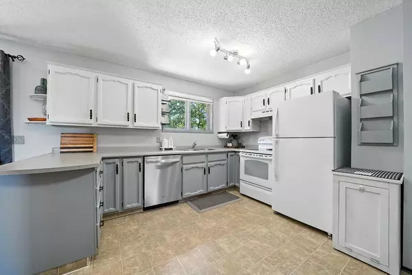Innisfail, AB T4G1G8,3804 52A AVE