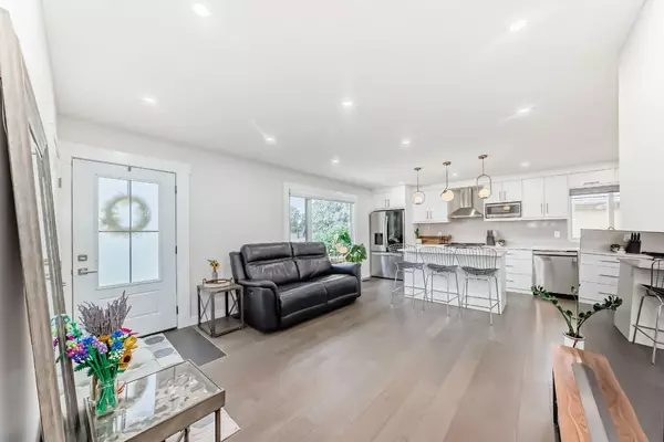 Calgary, AB T3C 2P6,5039 Waverley DR Southwest