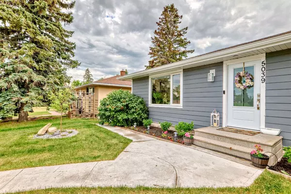 Calgary, AB T3C 2P6,5039 Waverley DR SW
