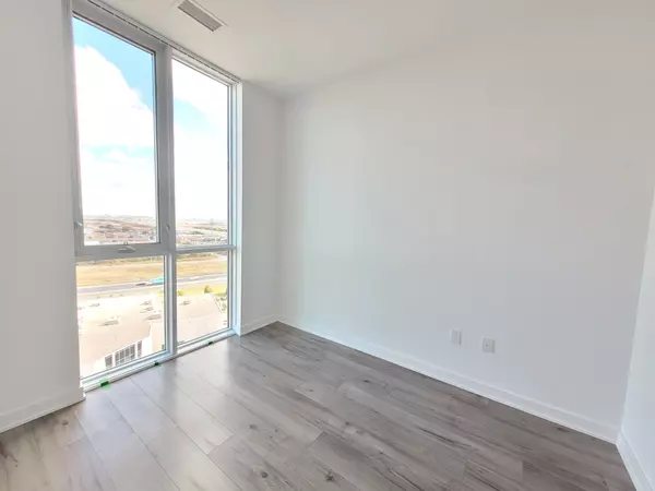 Vaughan, ON L4K 0M7,60 Honeycrisp CRES #1610