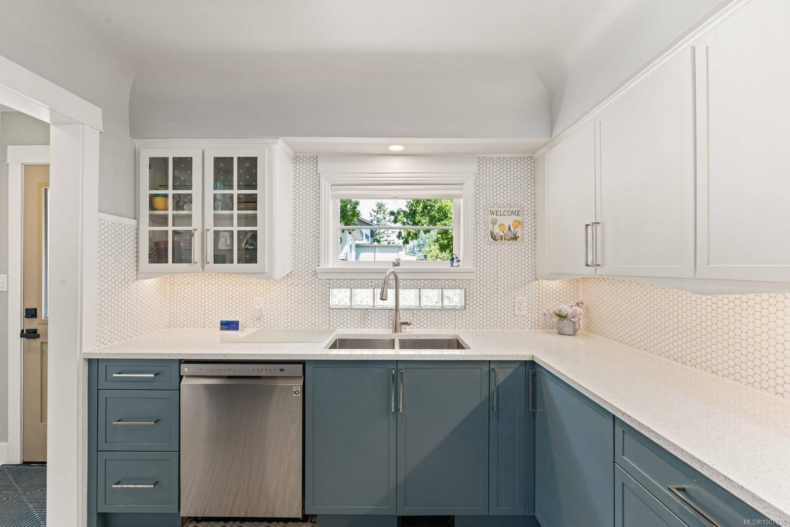 Victoria, BC V9A 2W6,727 Craigflower Rd
