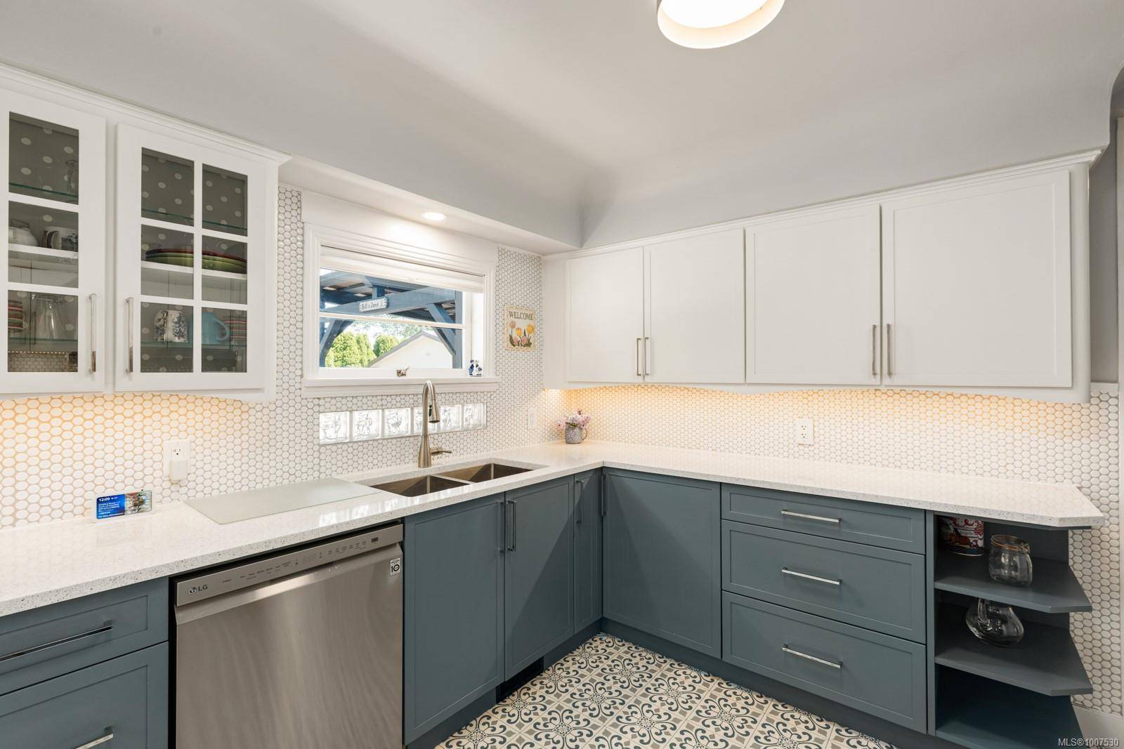 Victoria, BC V9A 2W6,727 Craigflower Rd