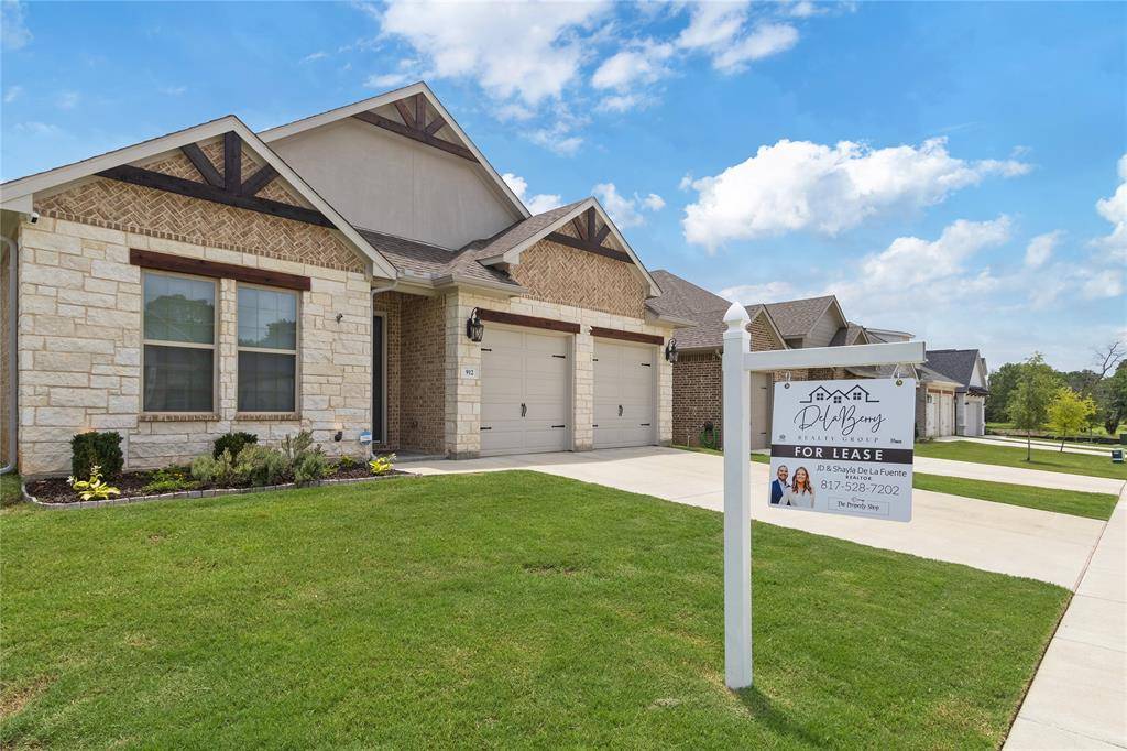 River Oaks, TX 76114,912 Boston Lane
