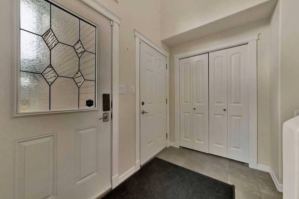 Lloydminster, AB T9V 3G8,6812 39 A ST