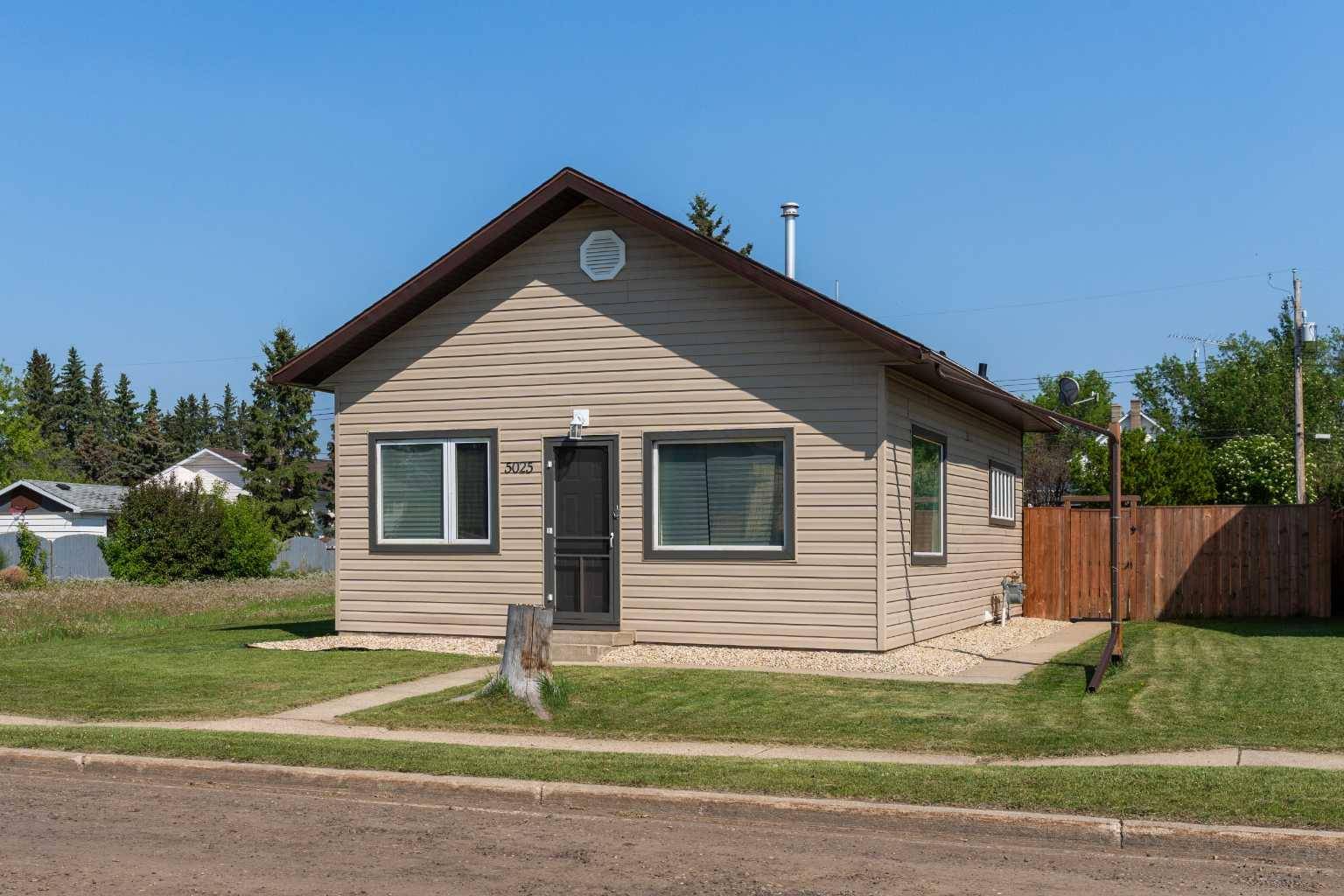 5025 54 ST, Daysland, AB T0B 1A0
