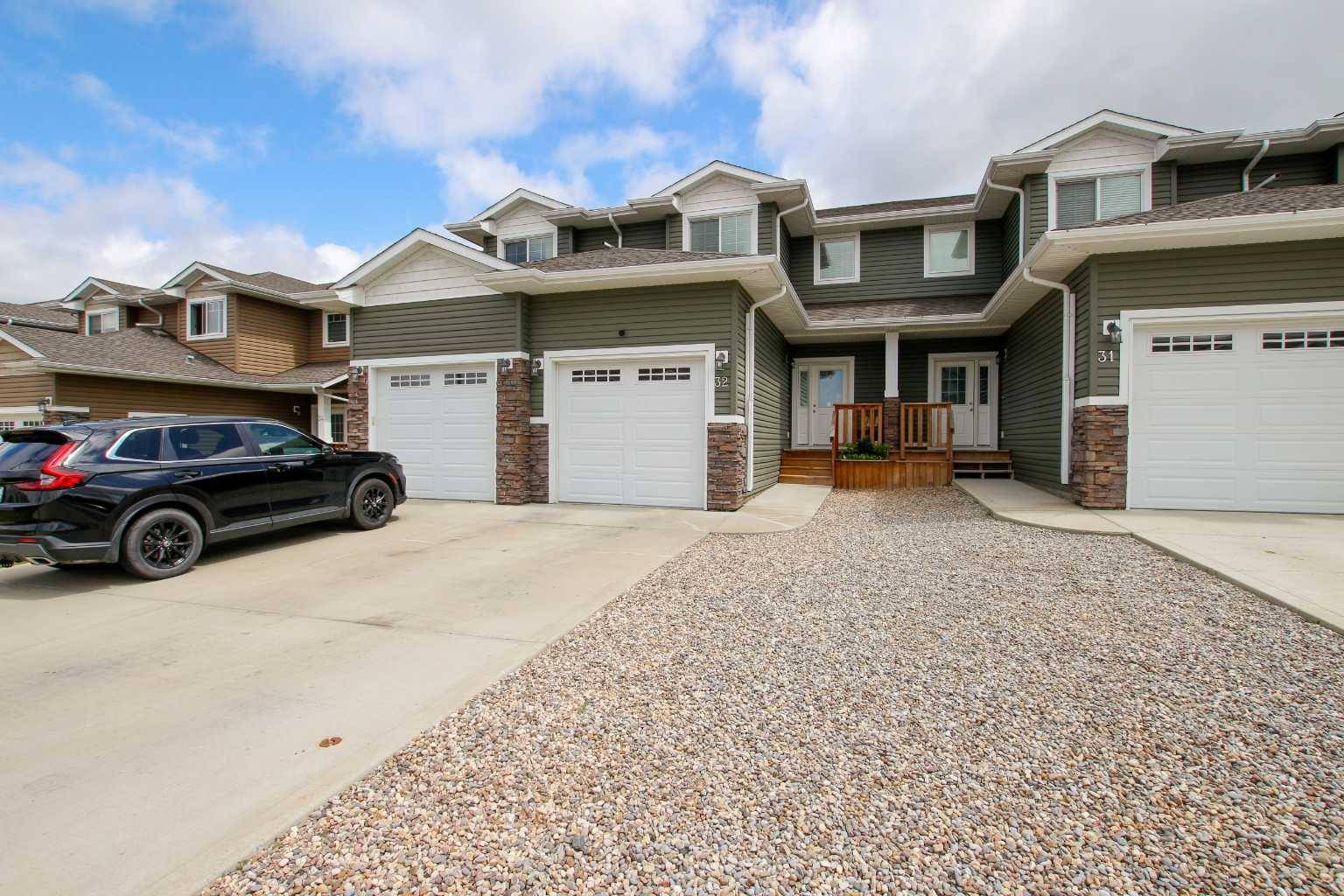 32 Rowberry CT,  Sylvan Lake,  AB T4S 0L7