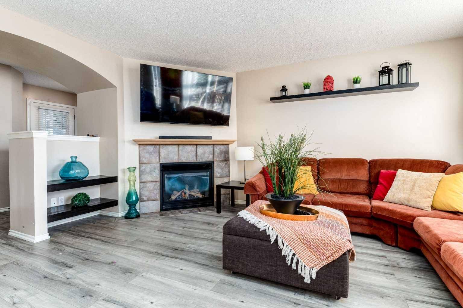 Calgary, AB T2Z 4C4,5334 Copperfield Gate SE
