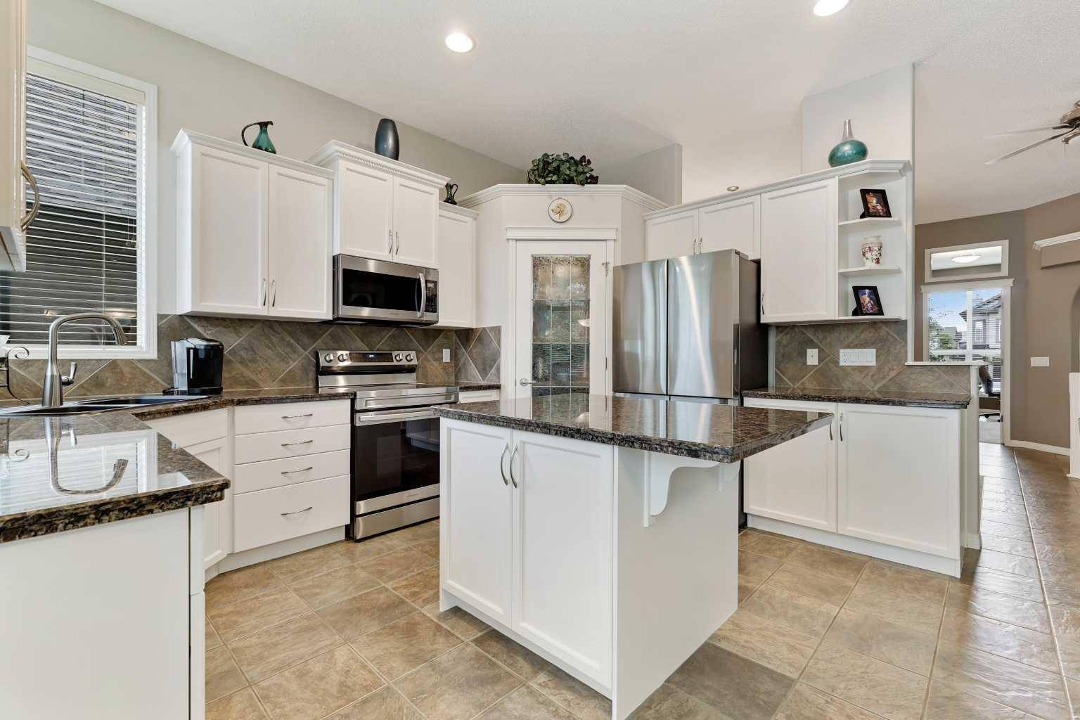 Calgary, AB T2X 3R9,128 Chapman WAY SE