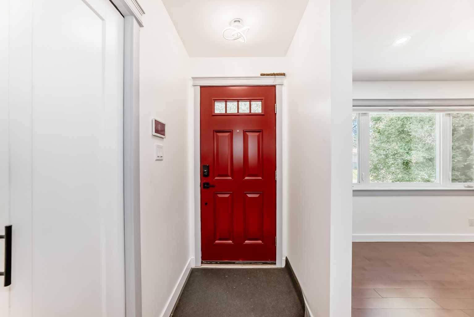 Calgary, AB T2L 1M7,3223 Barr RD NW