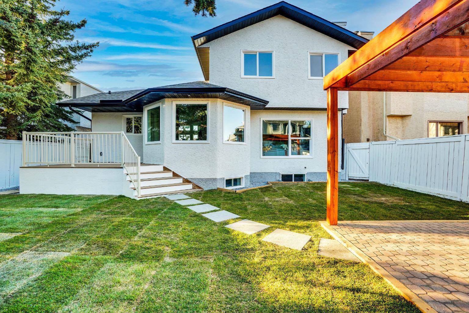 Calgary, AB T3A 4T2,203 Edgepark WAY NW