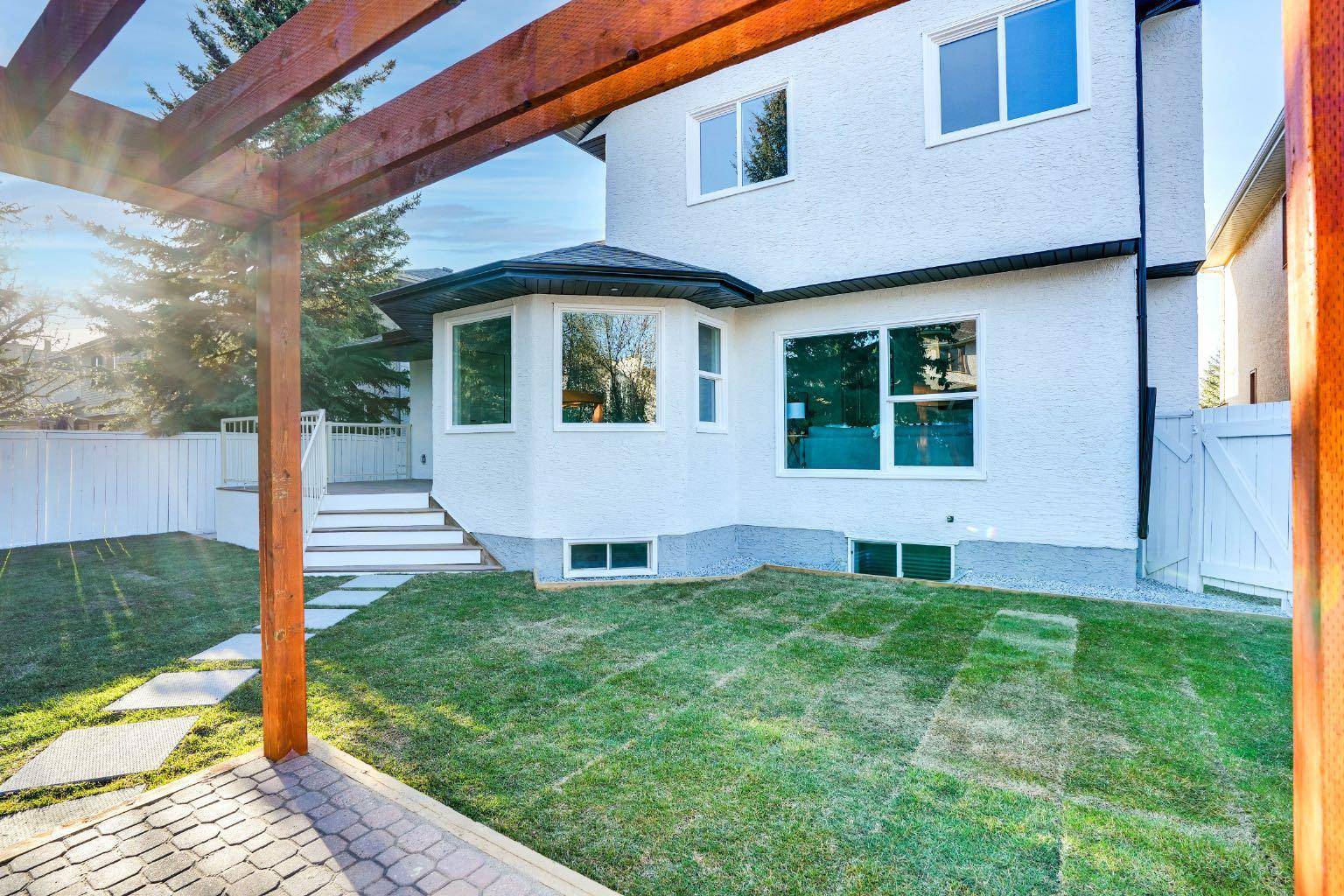 Calgary, AB T3A 4T2,203 Edgepark WAY NW