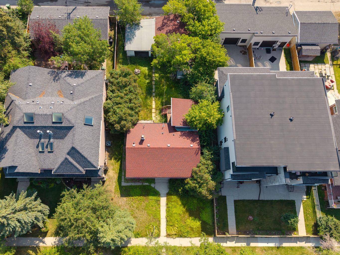Calgary, AB T2N 2B2,722 15 ST NW