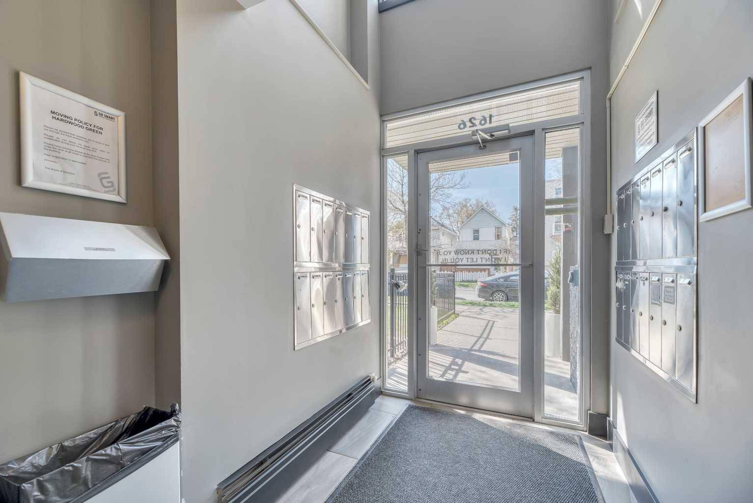 Calgary, AB T3C 0W5,1626 14 AVE Southwest #403