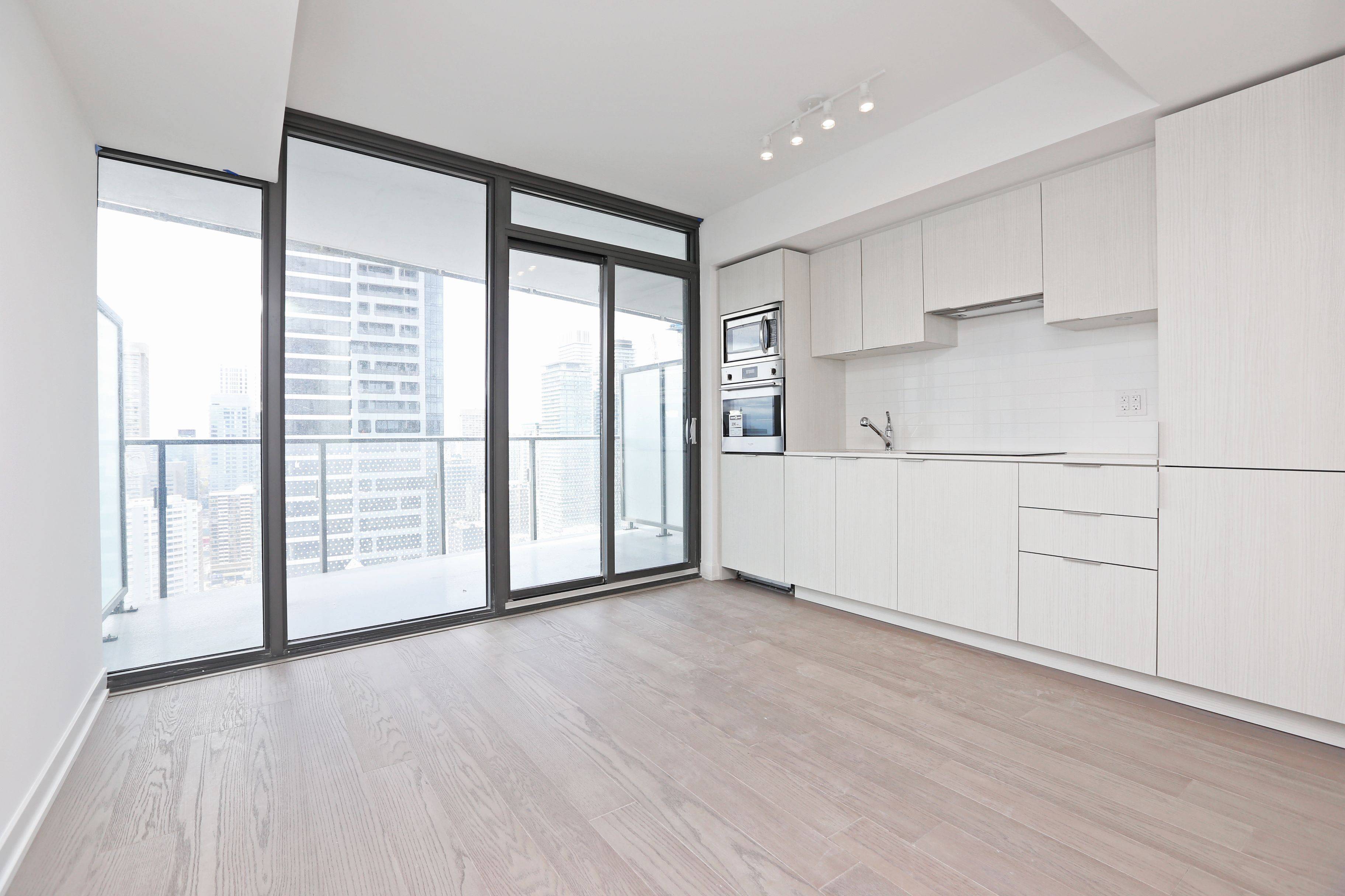 11 Wellesley ST W #3210, Toronto C01, ON M4Y 0G4