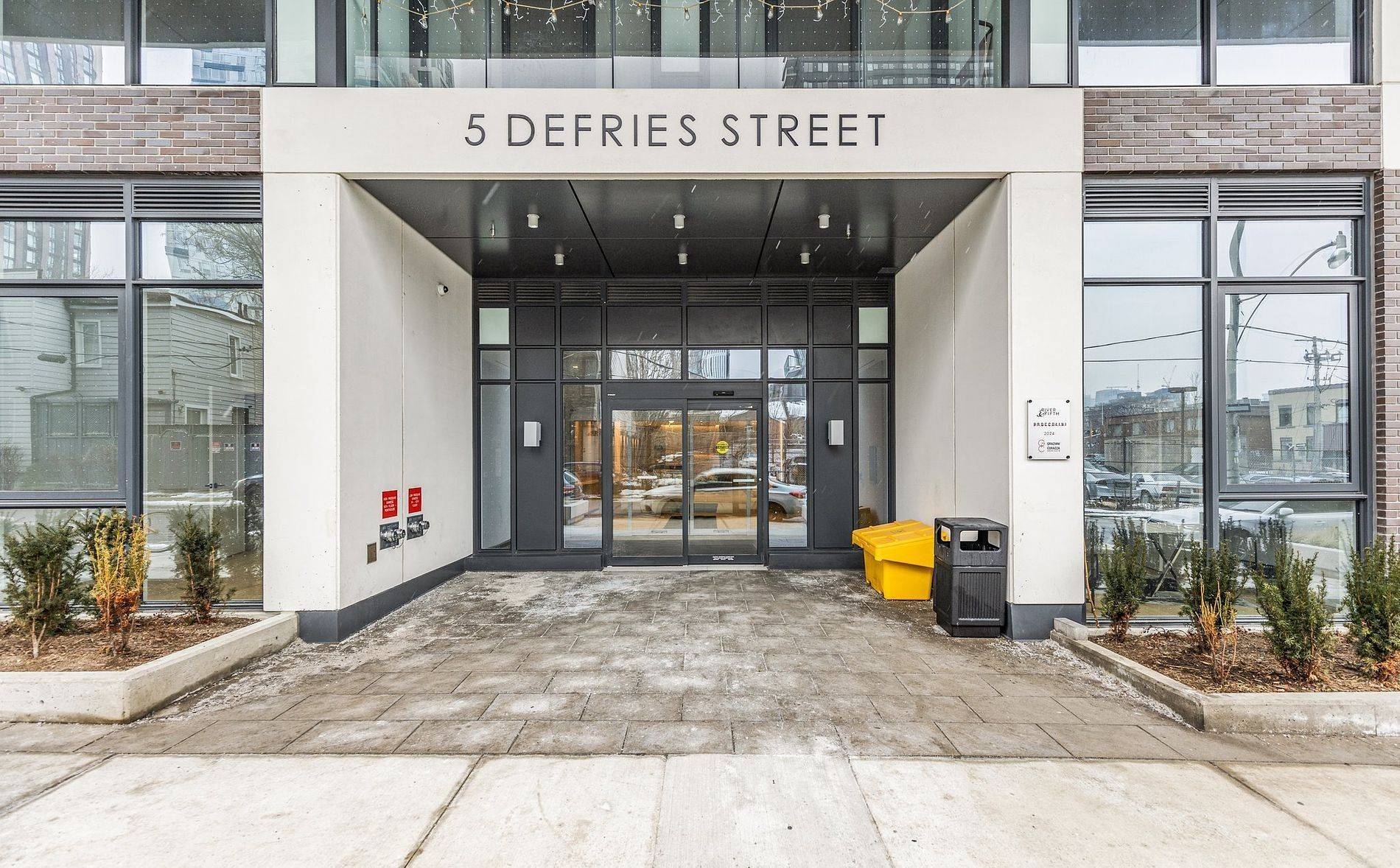 Toronto C08, ON M5A 0W7,5 Defries ST #816