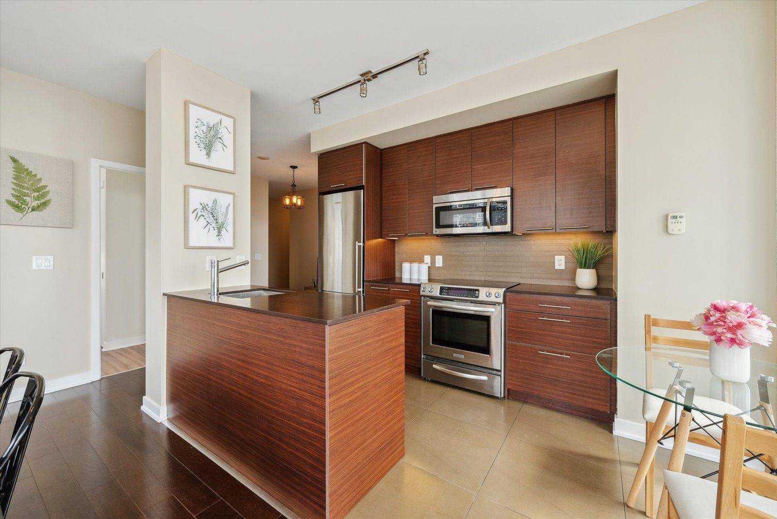 Toronto C08, ON M5E 0A2,1 Market ST #1313