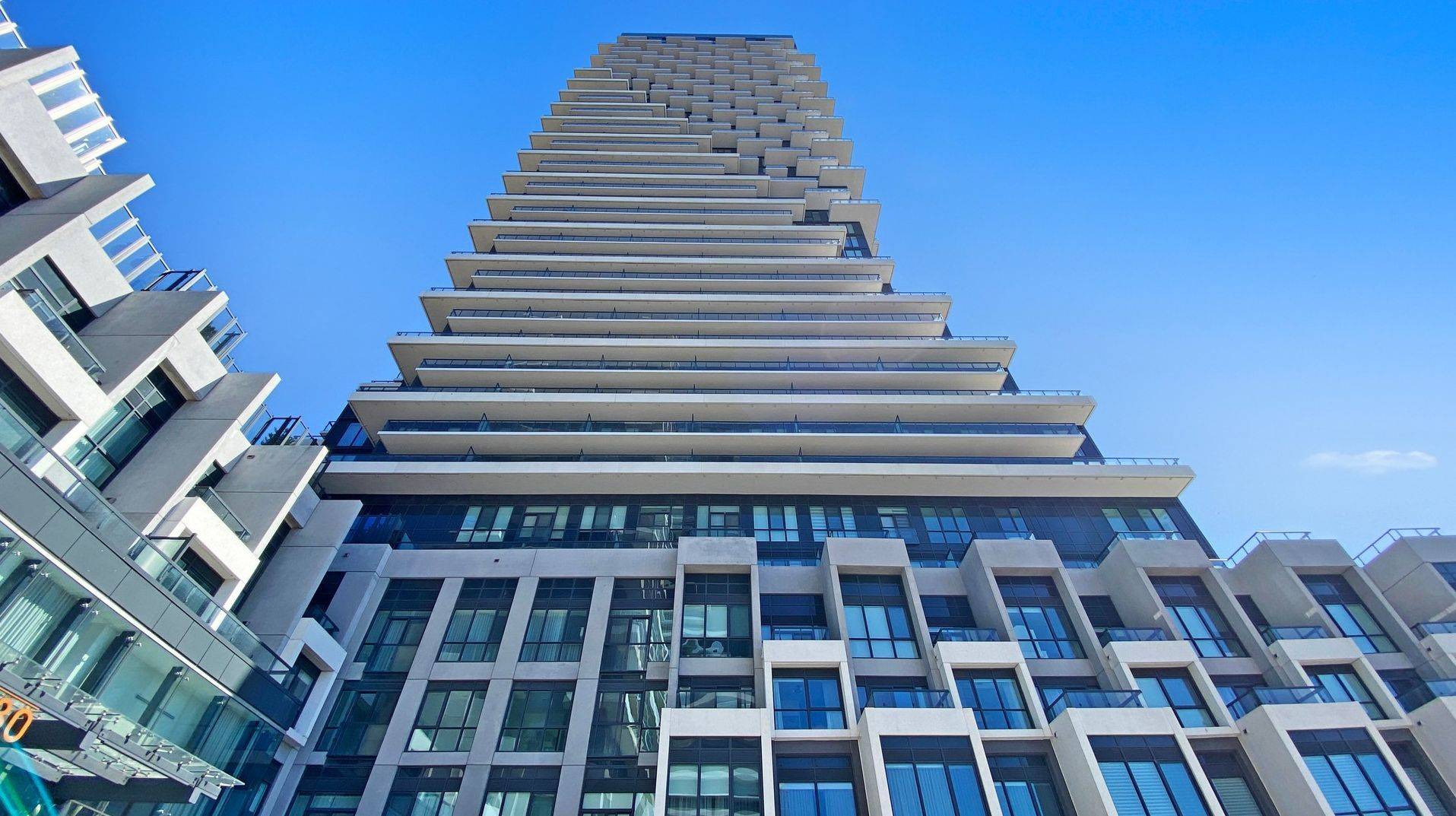 30 Inn On The Park DR #1907, Toronto C13, ON M3C 0P7