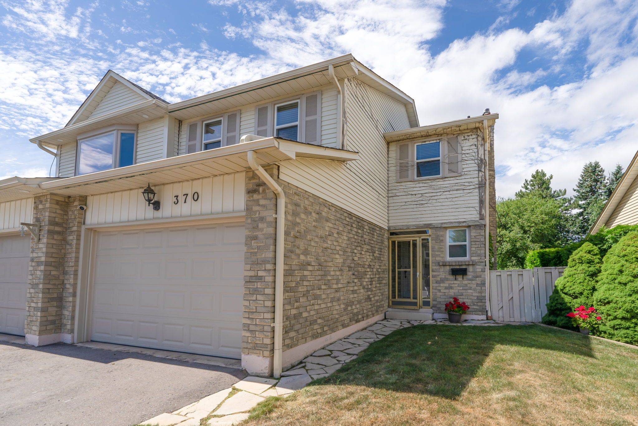 Whitby, ON L1N 6M9,370 Prince Of Wales DR
