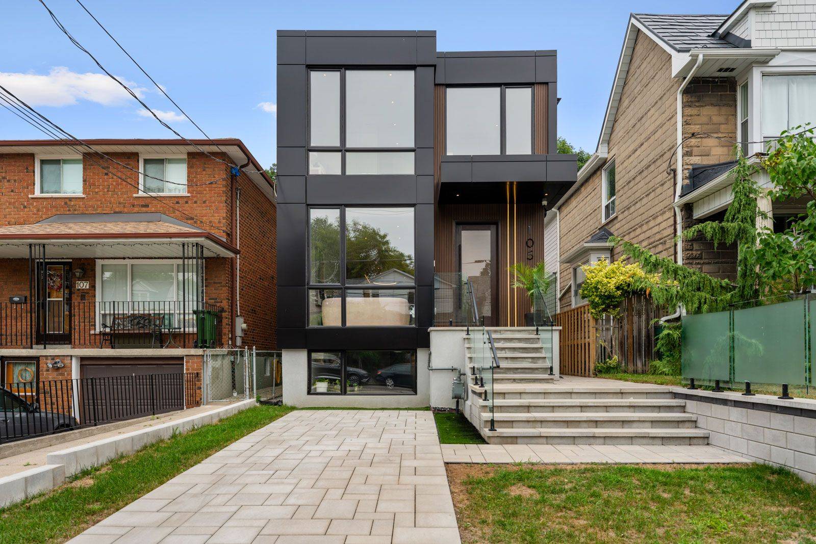 Toronto E03, ON M4C 5K7,105 Gledhill AVE