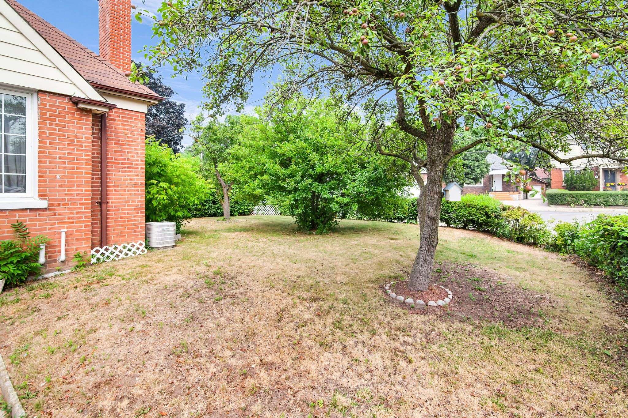 Toronto E03, ON M4J 4M2,344 Linsmore CRES