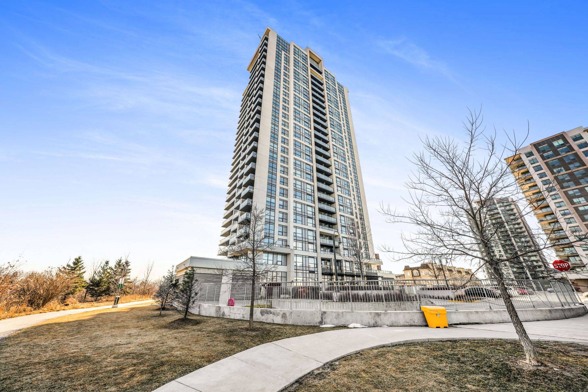 Pickering, ON L1W 0B6,1255 Bayly ST #1103
