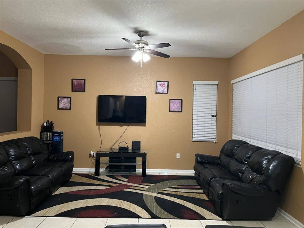 Pembroke Pines, FL 33024,7331 NW 17TH CT