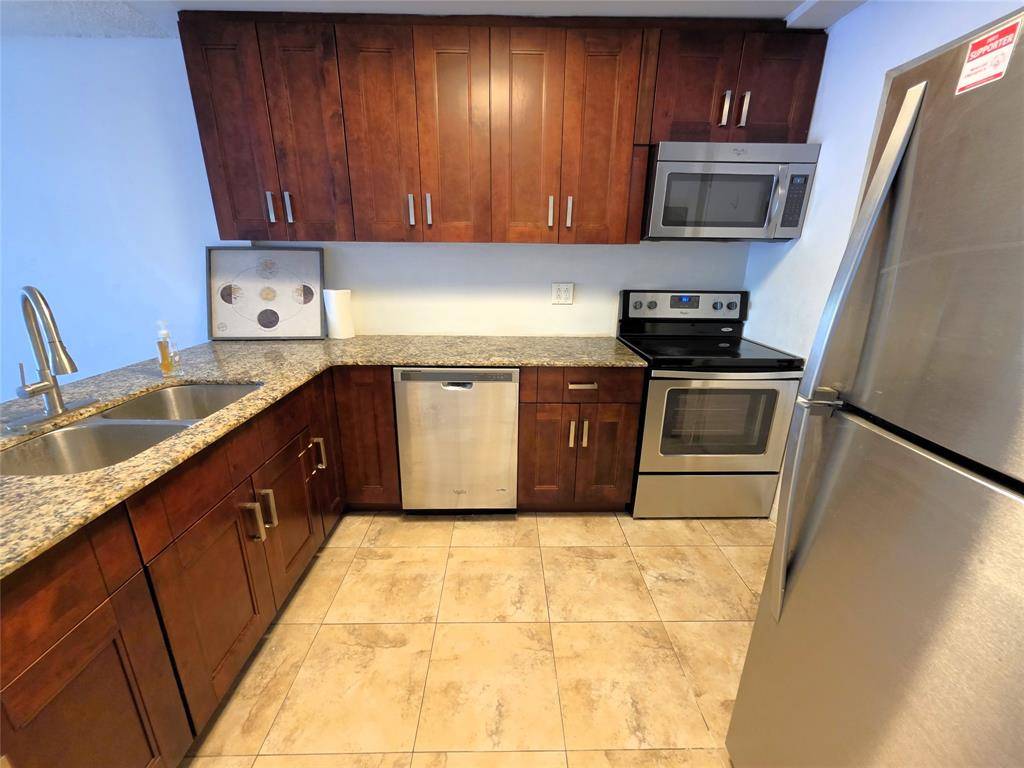 Pompano Beach, FL 33069,2320 S Cypress Bend Dr #106