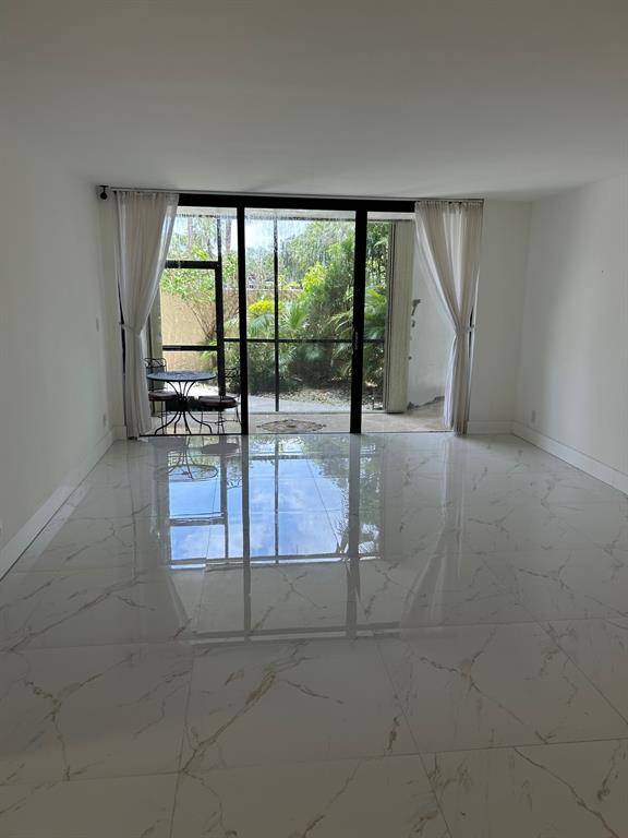 Weston, FL 33326,16300 Golf Club Rd #114