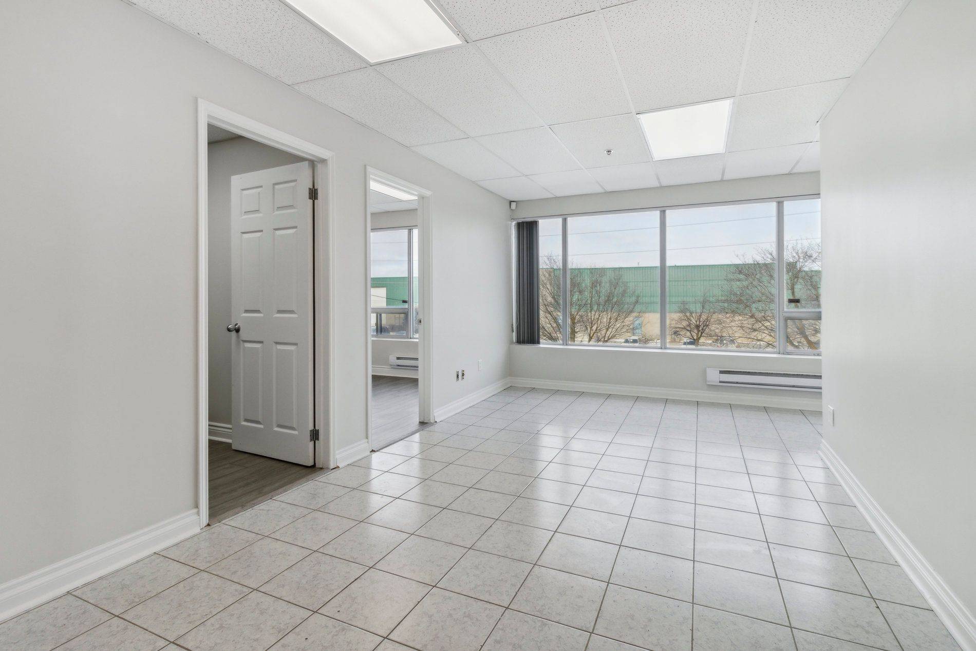 Newmarket, ON L3Y 8L3,350 Harry Walker Pkwy N #18 B