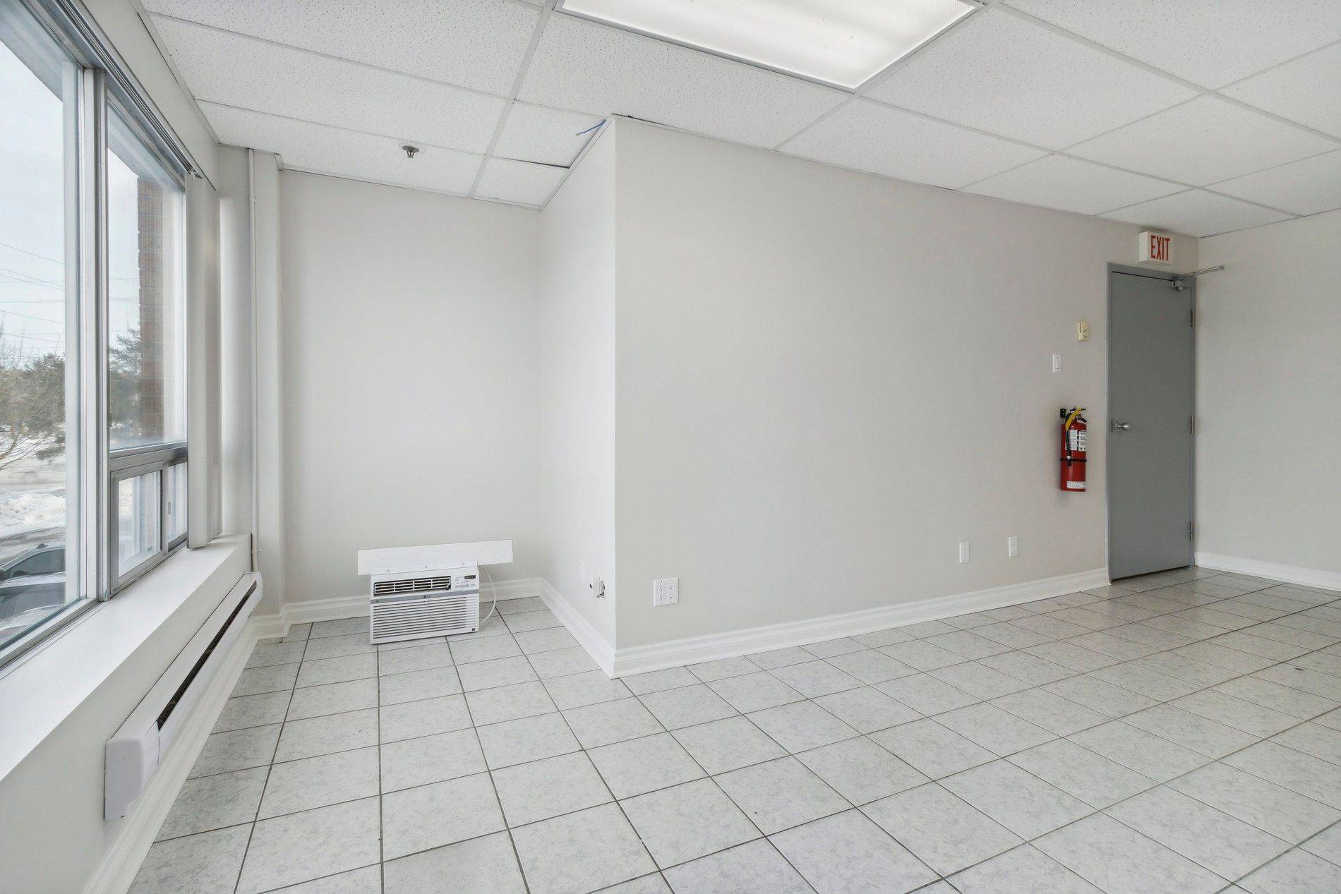 Newmarket, ON L3Y 8L3,350 Harry Walker Pkwy N #18 B