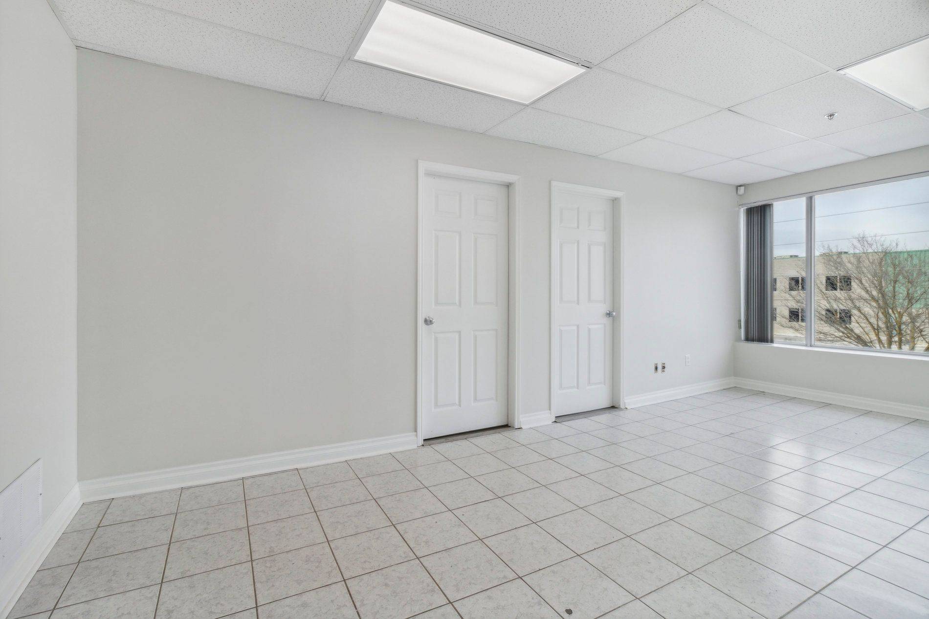 Newmarket, ON L3Y 8L3,350 Harry Walker Pkwy N #18 B