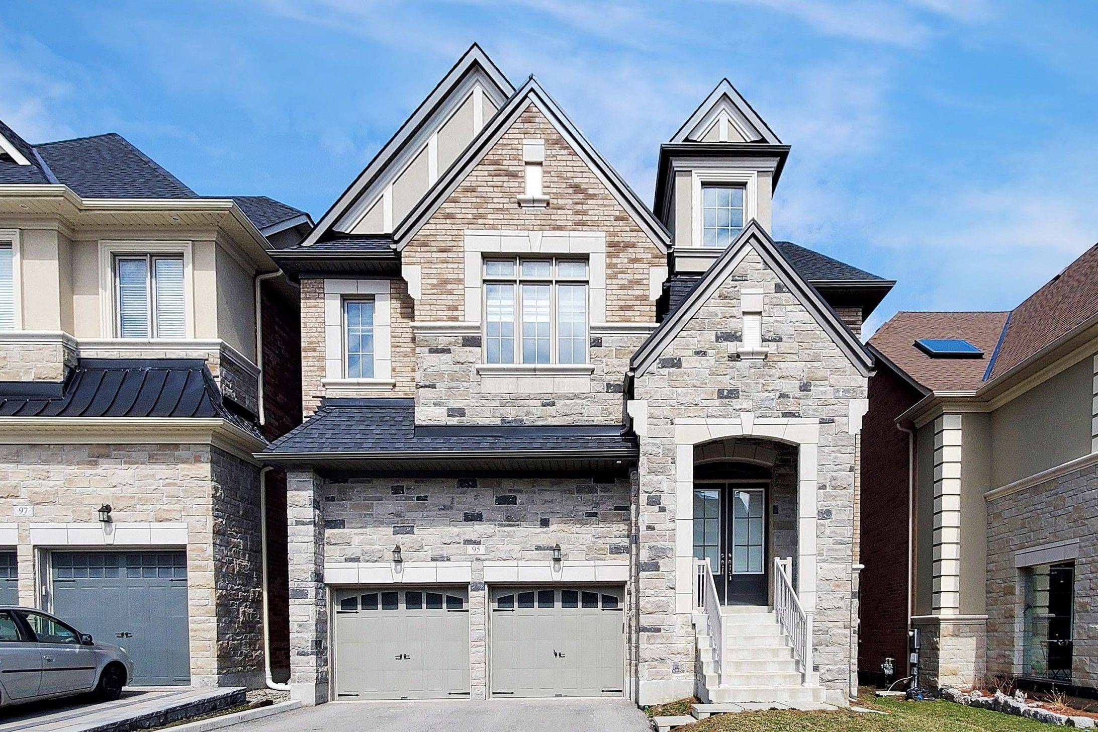 95 Giardina CRES, Richmond Hill, ON L4B 0G2