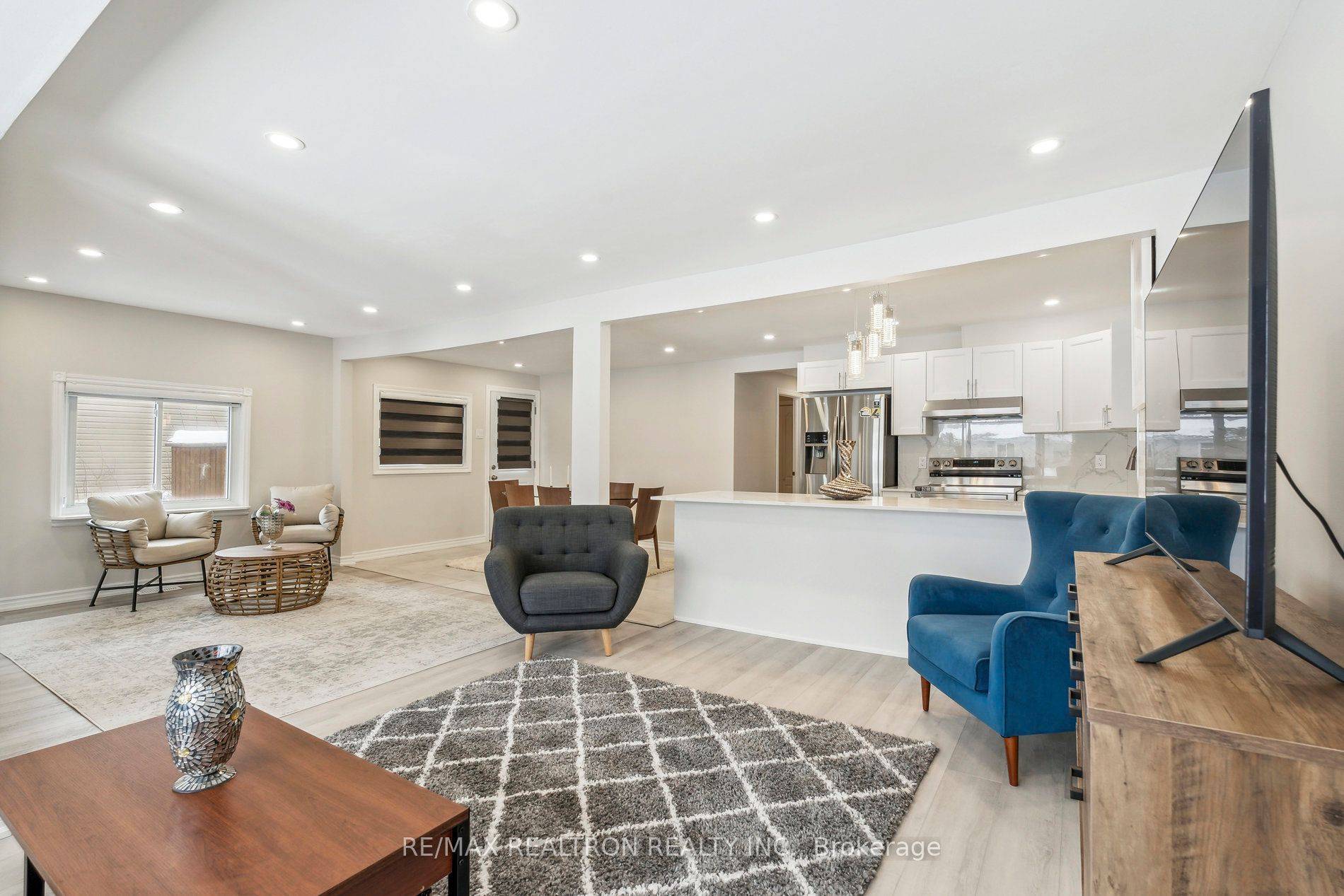 Georgina, ON L4P 2S9,156 Bayview AVE