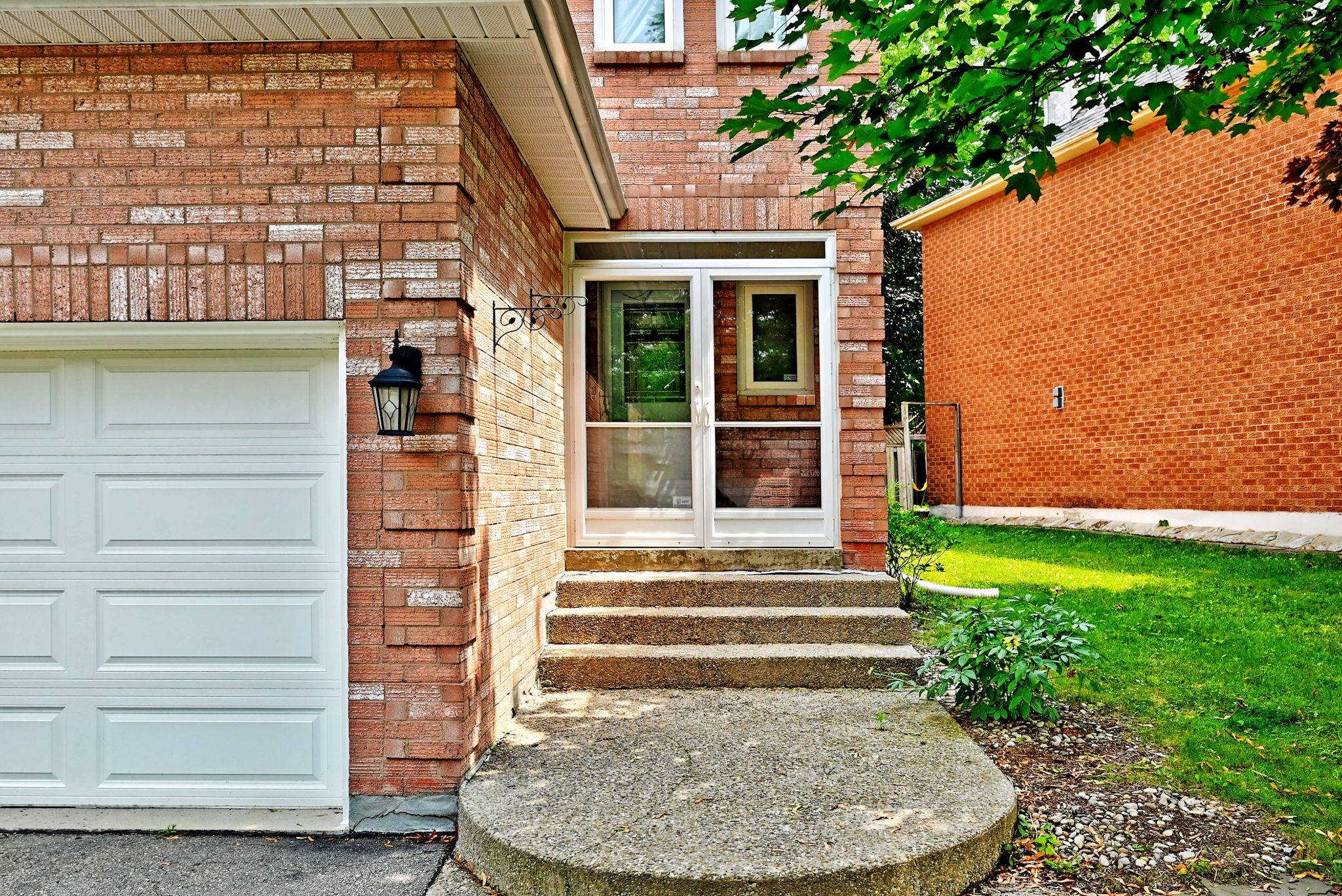 Aurora, ON L4G 6R7,99 Sandfield DR