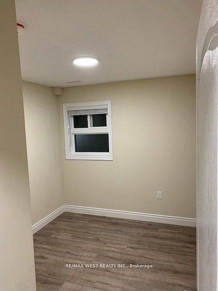 Barrie, ON L4M 4A1,292 St Vincent ST