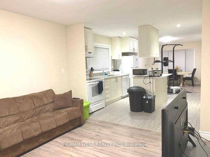 Barrie, ON L4M 4A1,292 St Vincent ST
