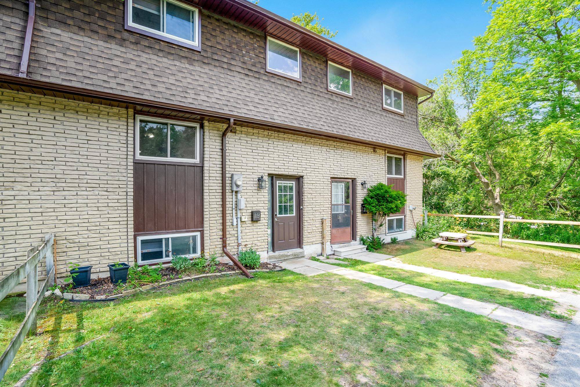Barrie, ON L4N 3E9,233 Innisfil ST #19