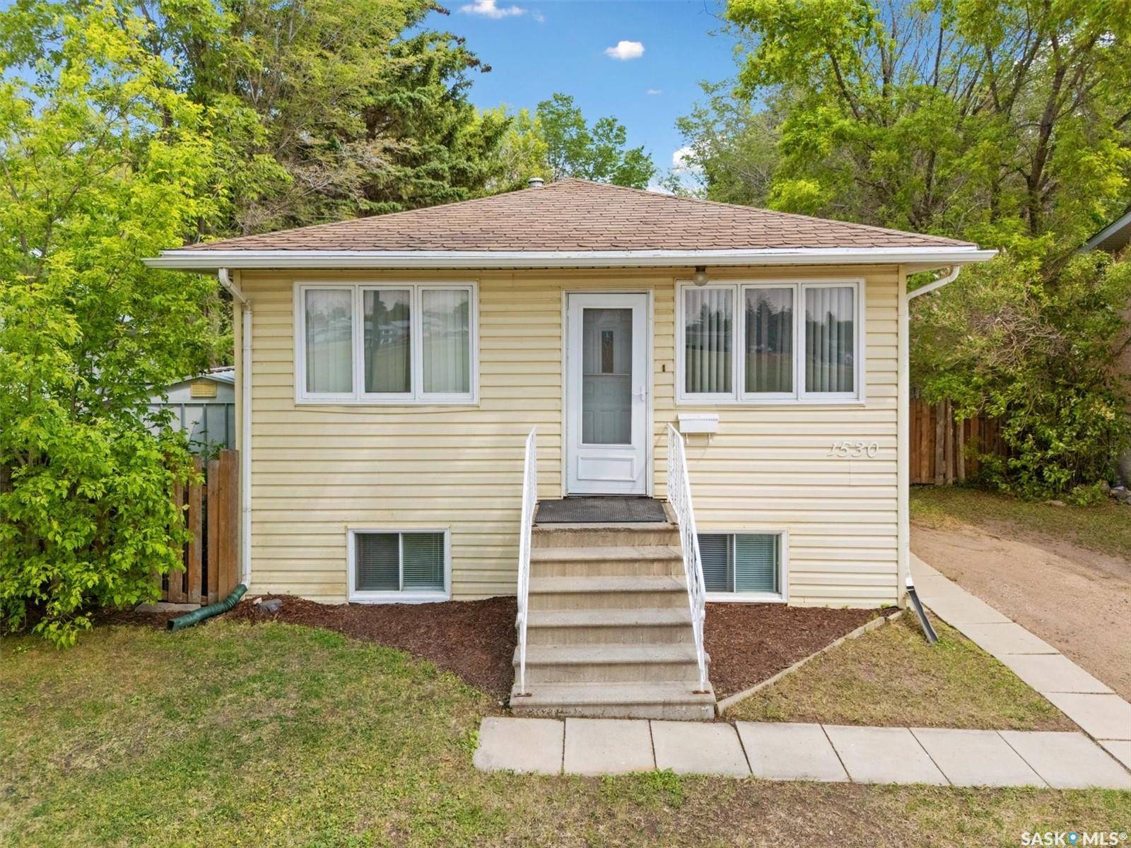 1530 I AVENUE N, Saskatoon, SK S7L 2J6