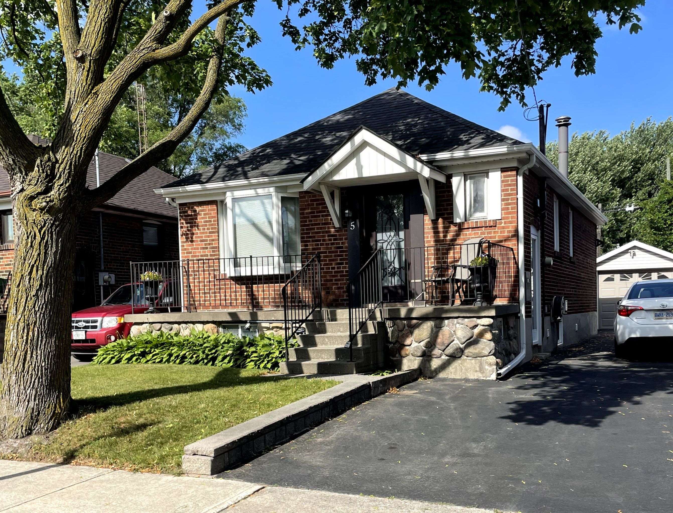 Toronto W07, ON M8Z 4L6,5 Parker AVE
