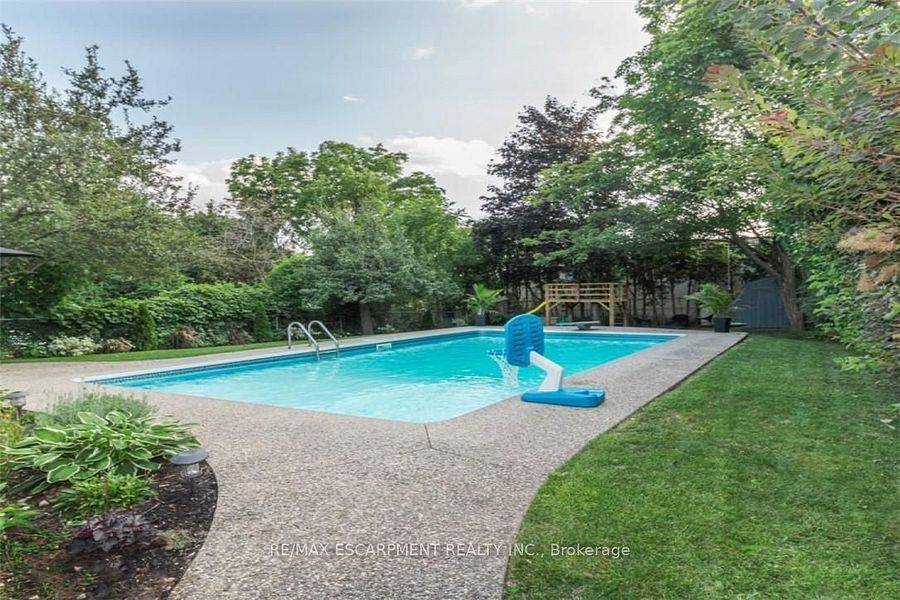 1142 Stanley DR, Burlington, ON L7P 2K7