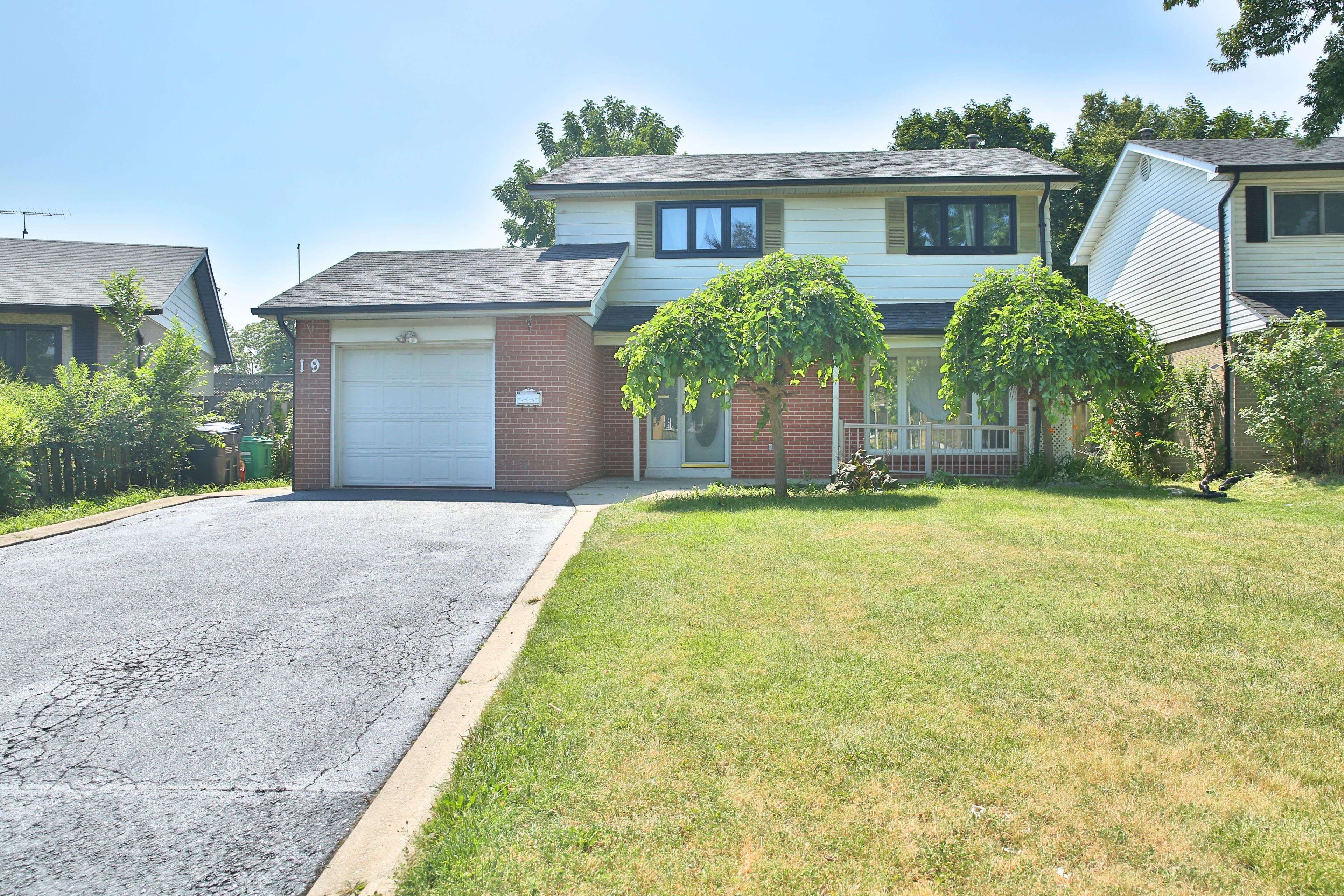 19 Windermere CT SW, Brampton, ON L6X 2L5