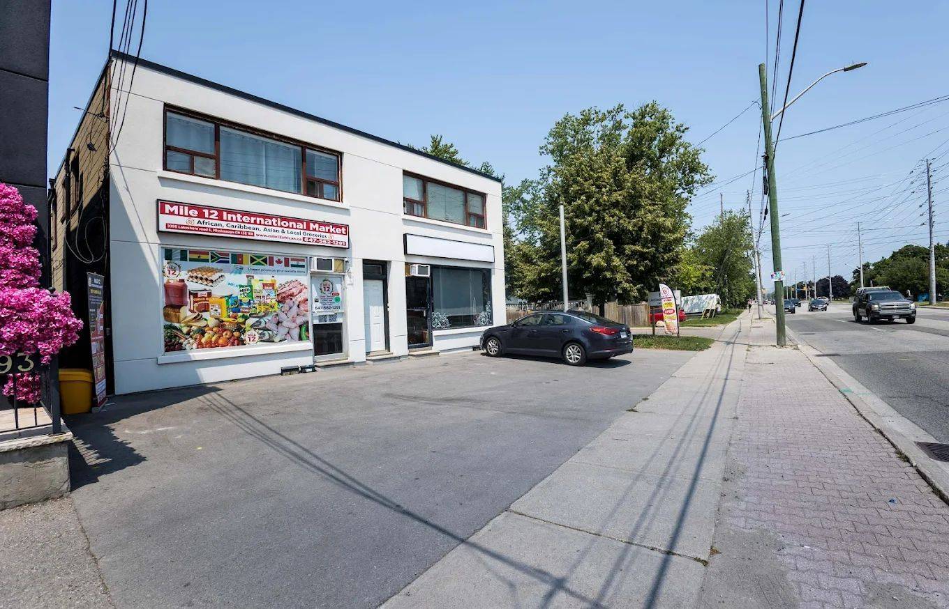 Mississauga, ON L5E 1E8,1095 Lakeshore RD E