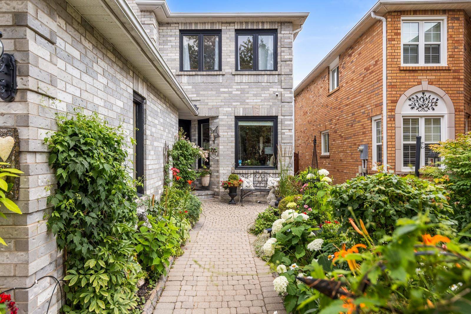 Mississauga, ON L5N 6X2,3856 Cedar Hedge Rise