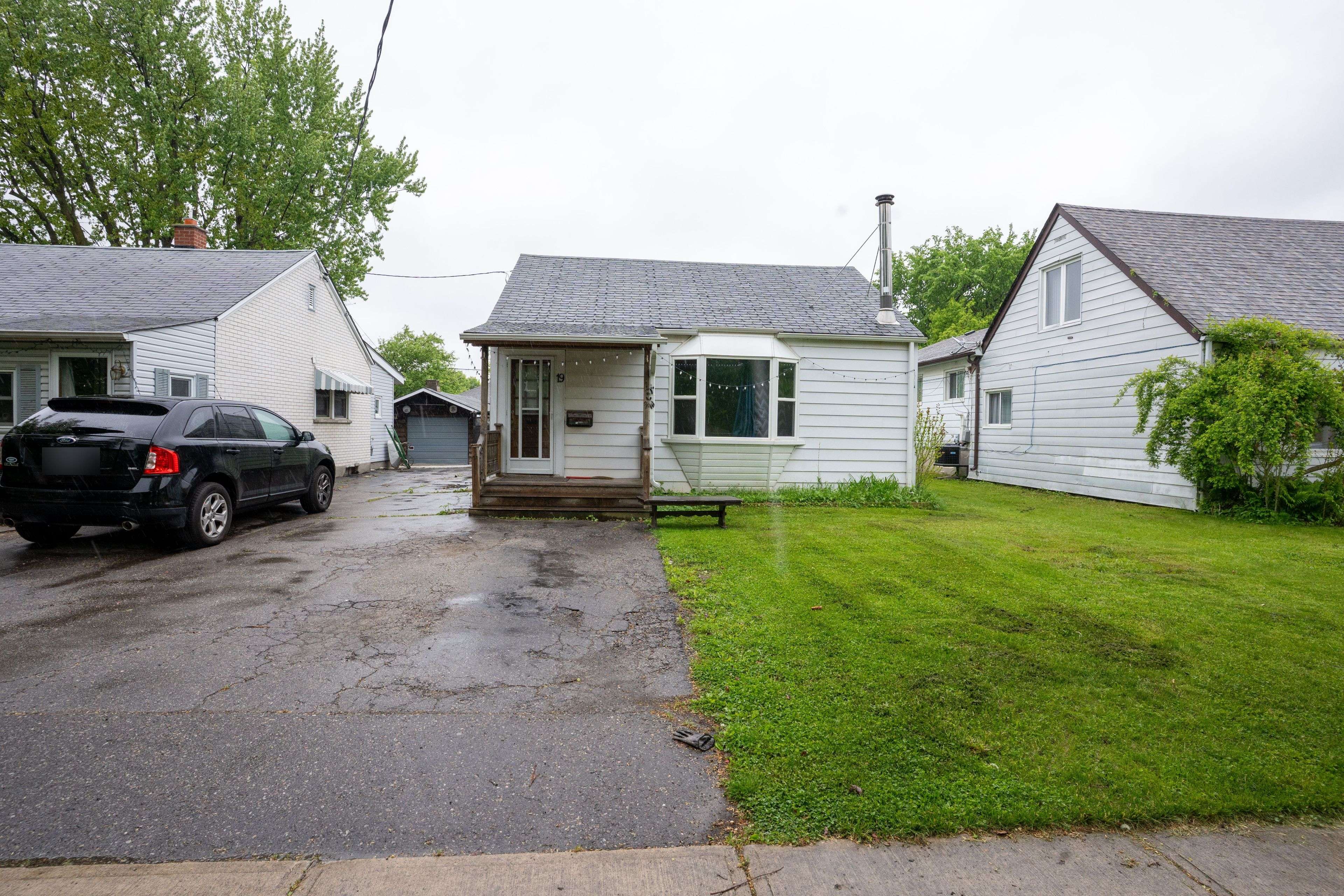 19 Sunset BLVD, Brampton, ON L1X 1W7