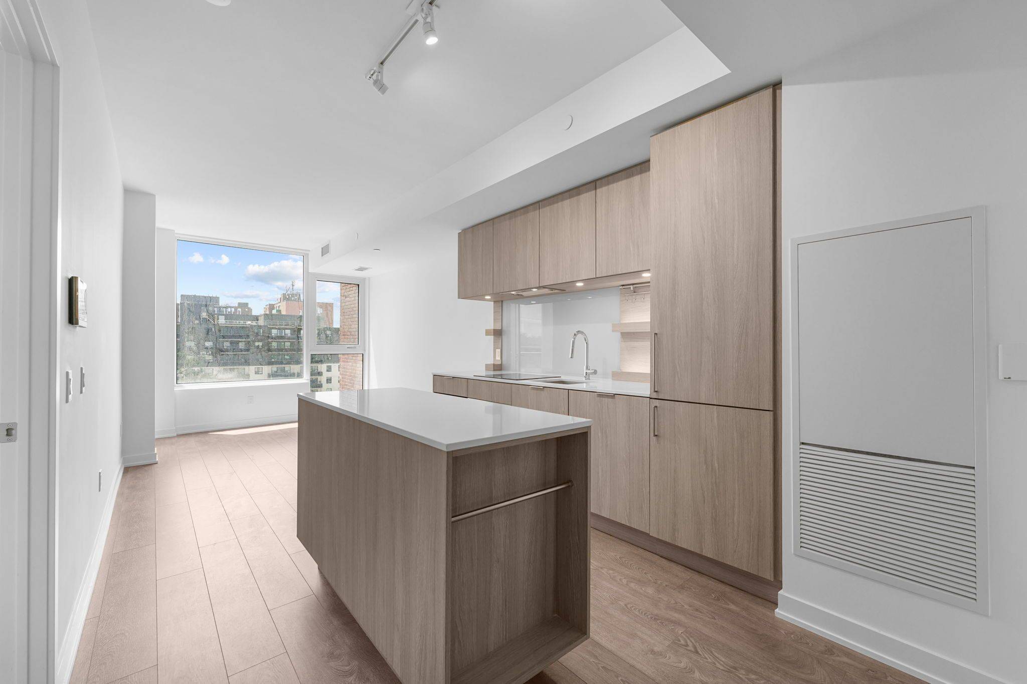 Mississauga, ON L5G 0E1,28 Ann ST #514