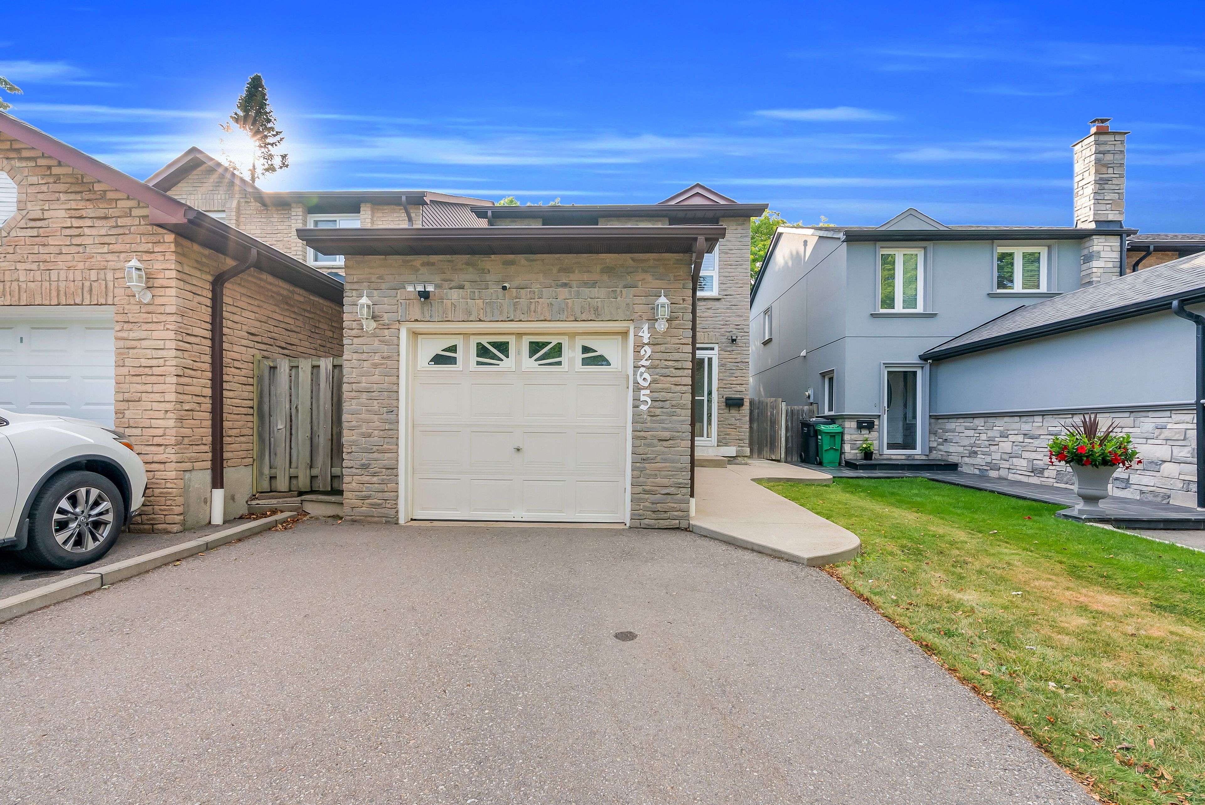 Mississauga, ON L4W 3M3,4265 Lingfield CRES