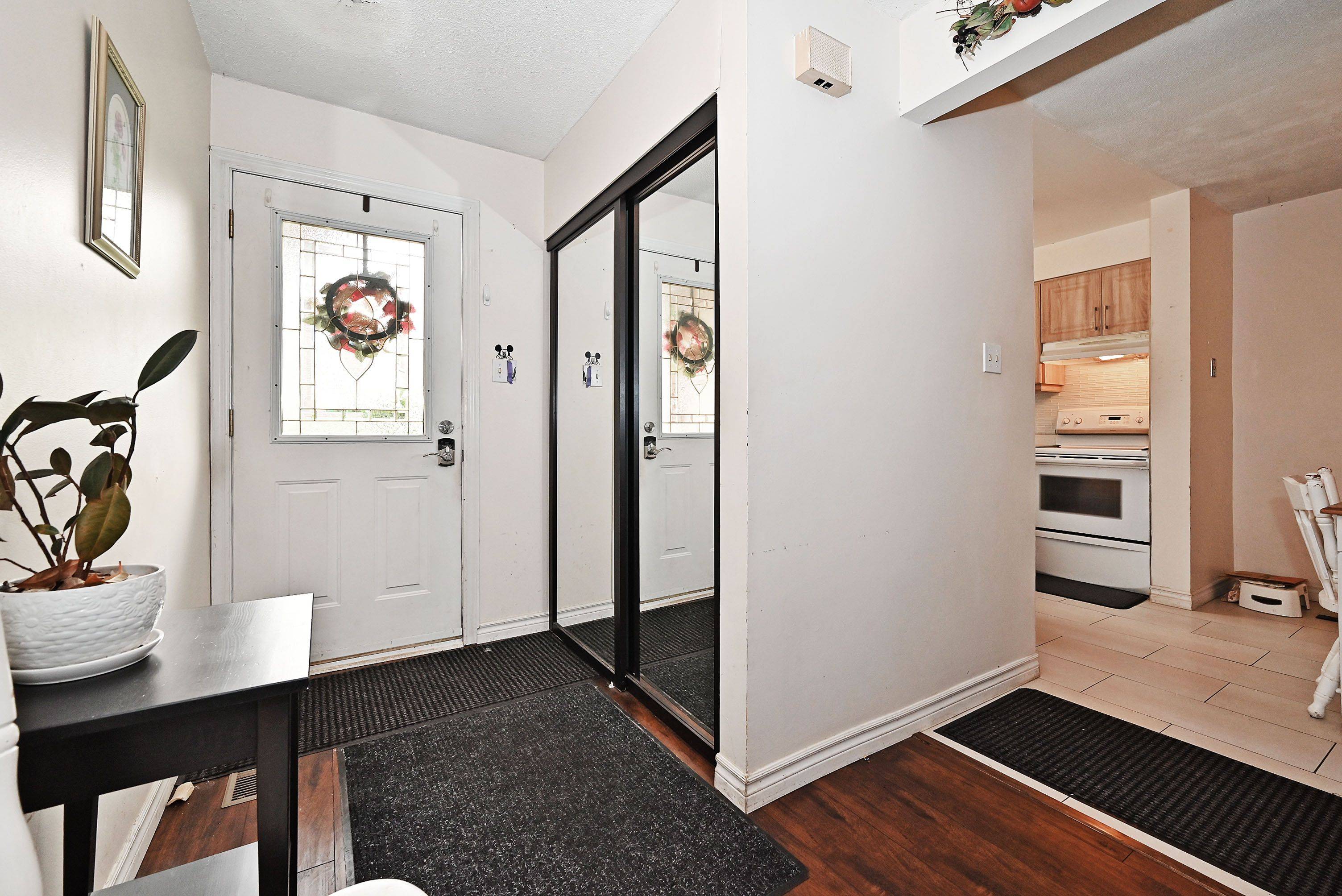 Toronto W10, ON M9V 4A3,2016 Martin Grove RD #60