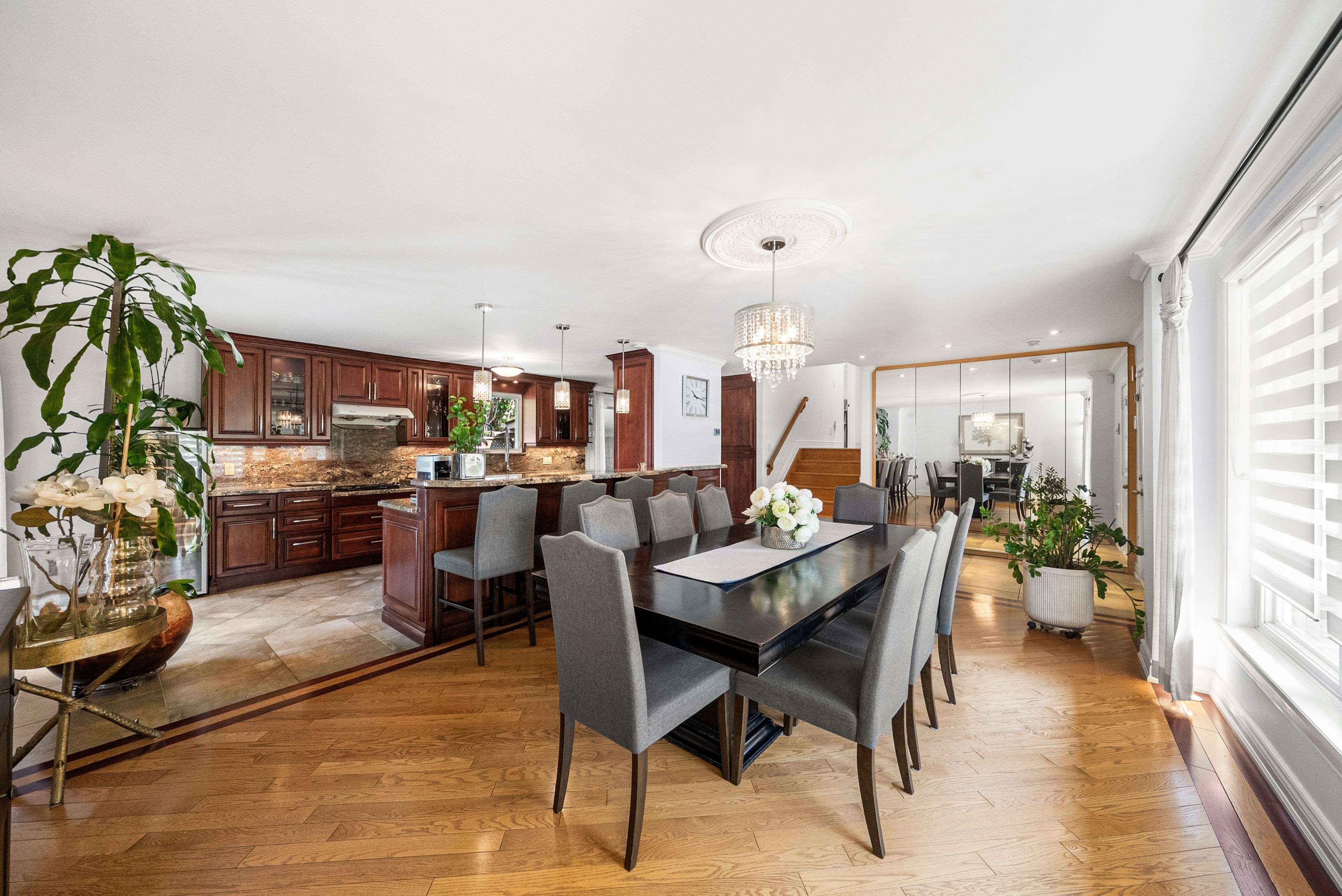 Mississauga, ON L4Y 2N3,1045 Bloor ST