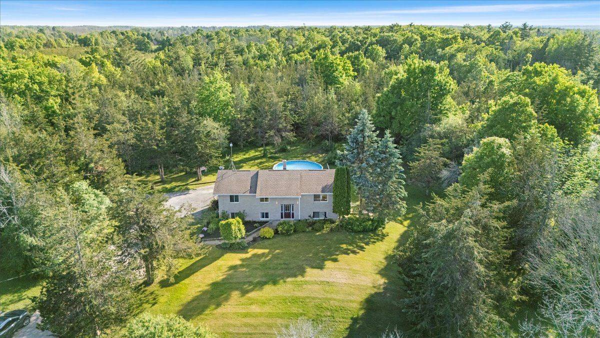 15 Mcintyre RD, Prince Edward County, ON K0K 1A0
